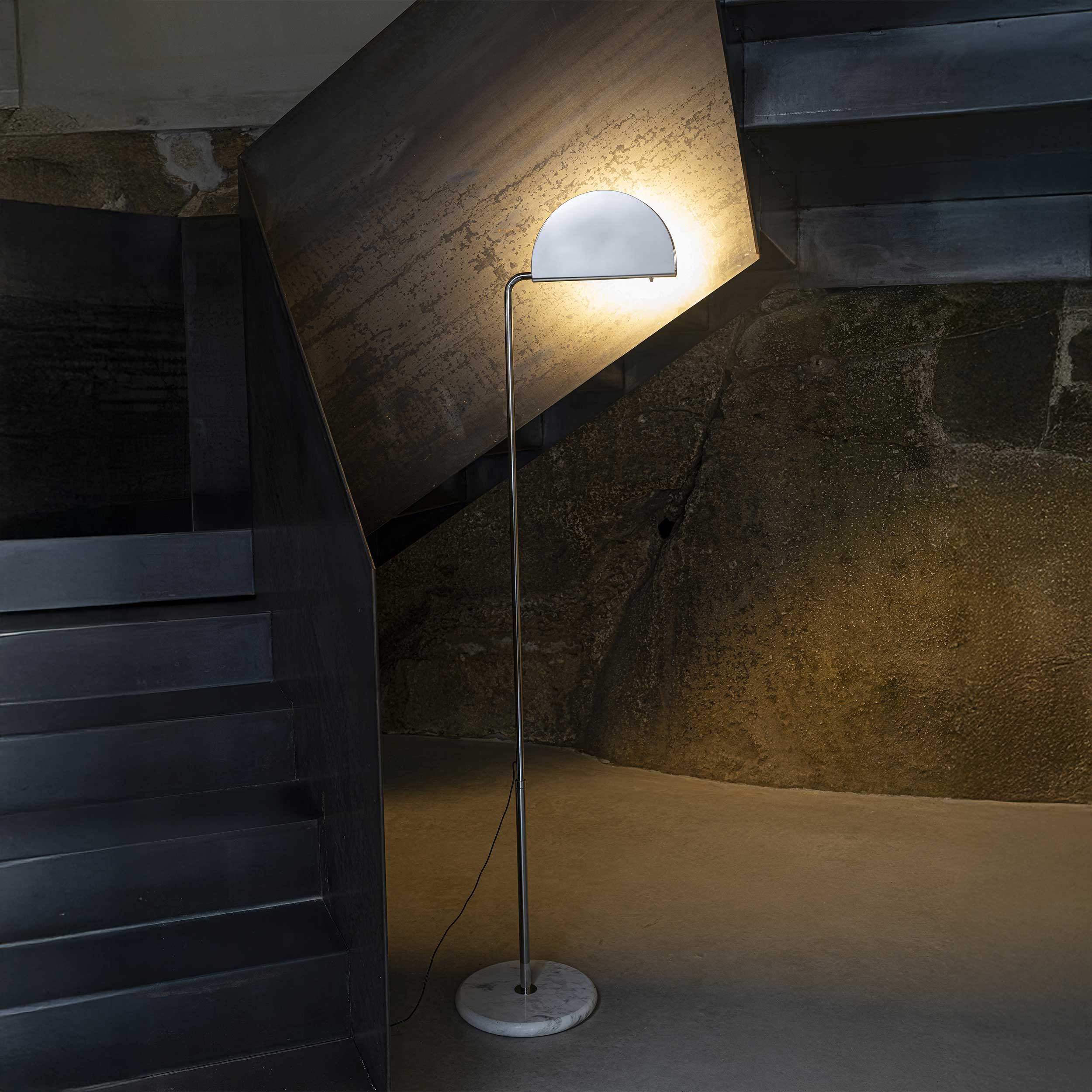 stojanová svietidlo LED DCW éditions Mezzaluna