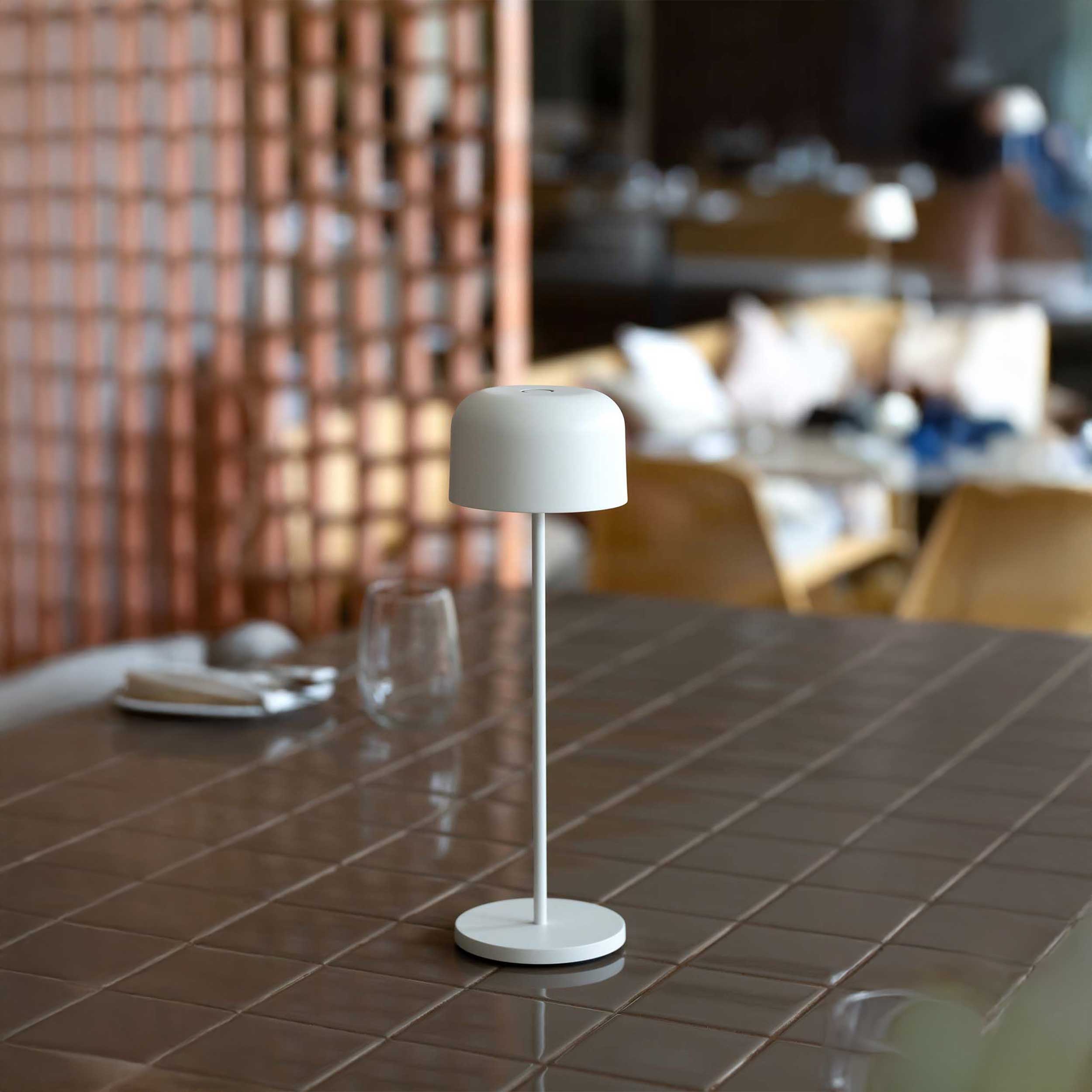 Prenosná stolová lampa Faro Mavis IP54