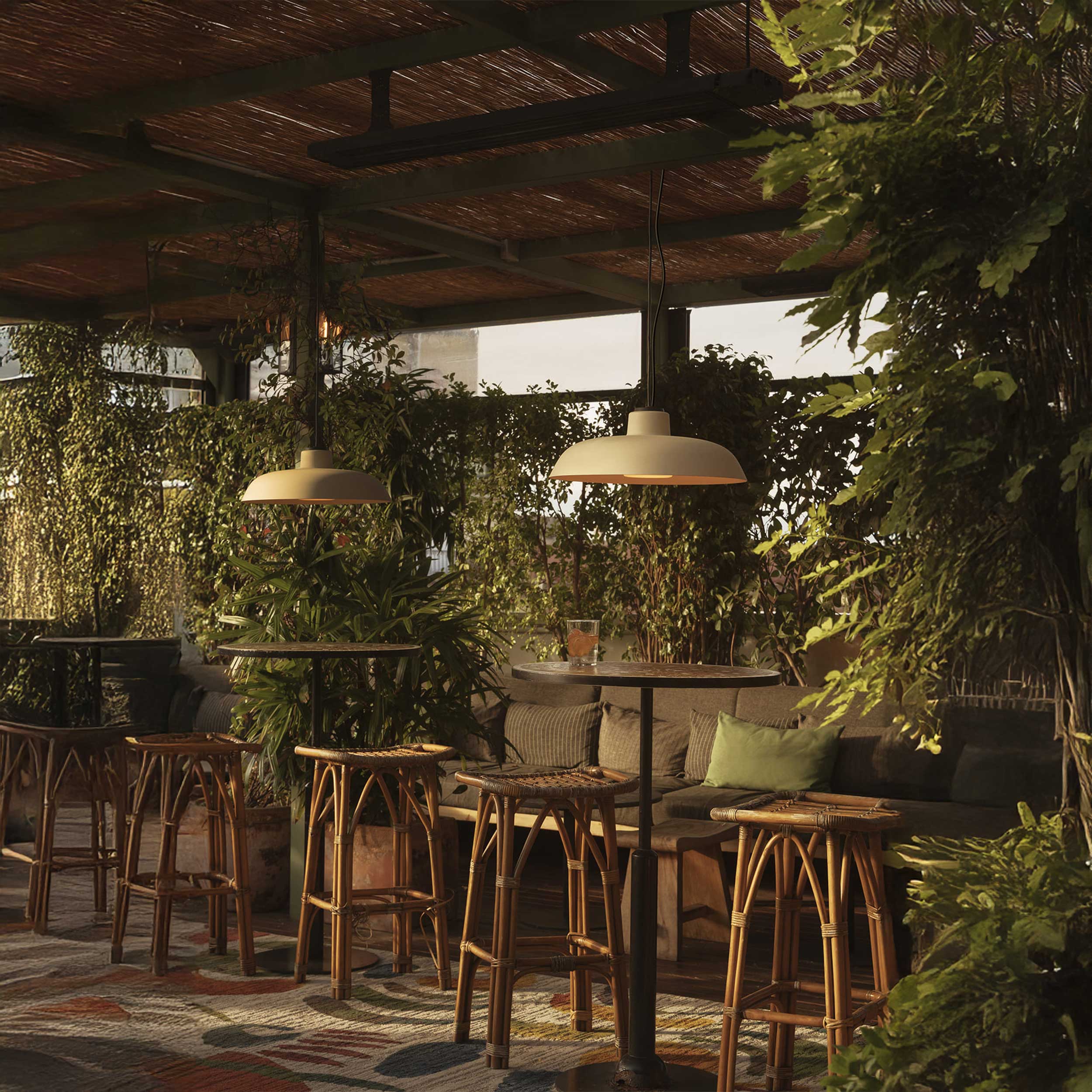 Závesné vonkajšie svietidlo Faro Saga E27 IP65