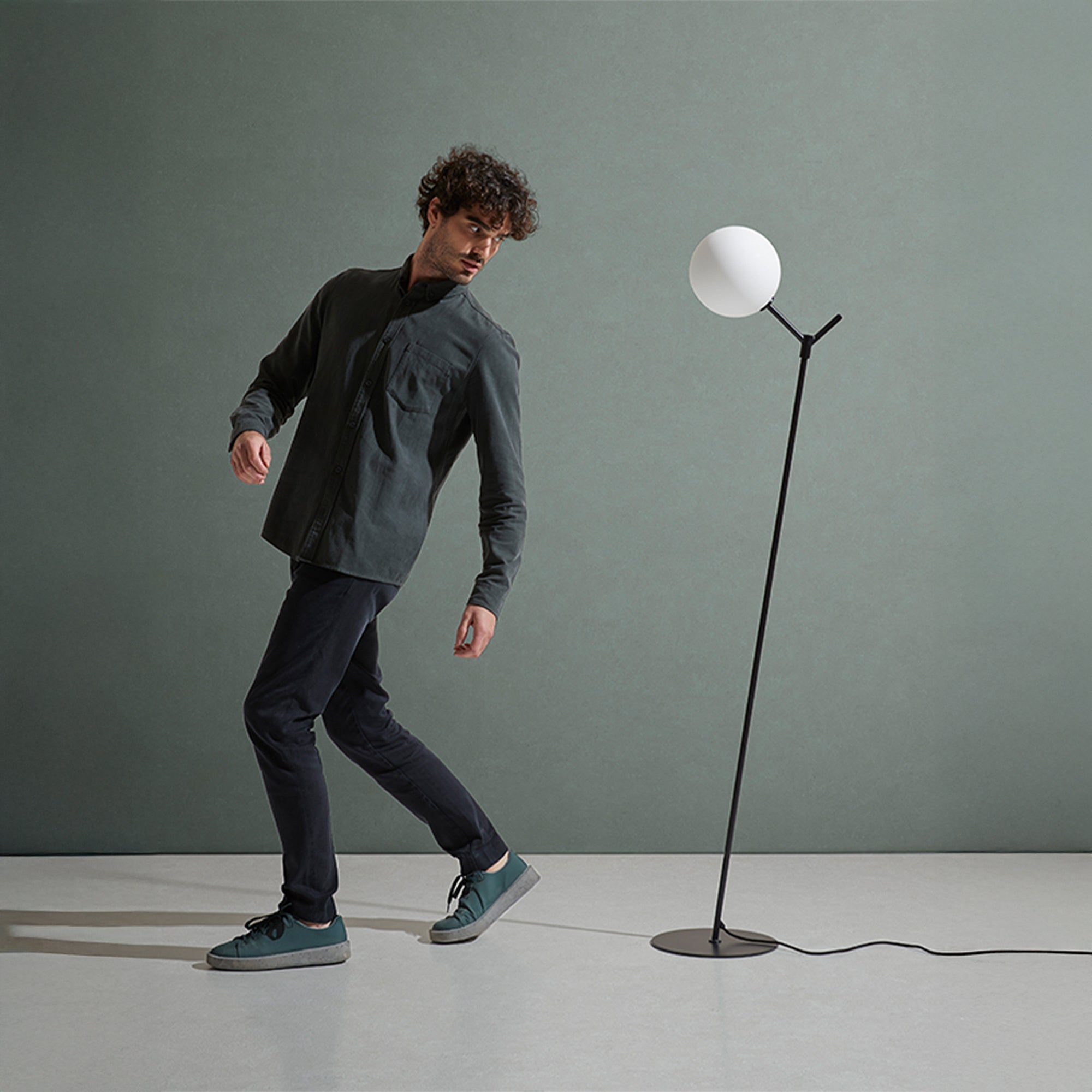 Aromas Atom G9 stojací svítidlo