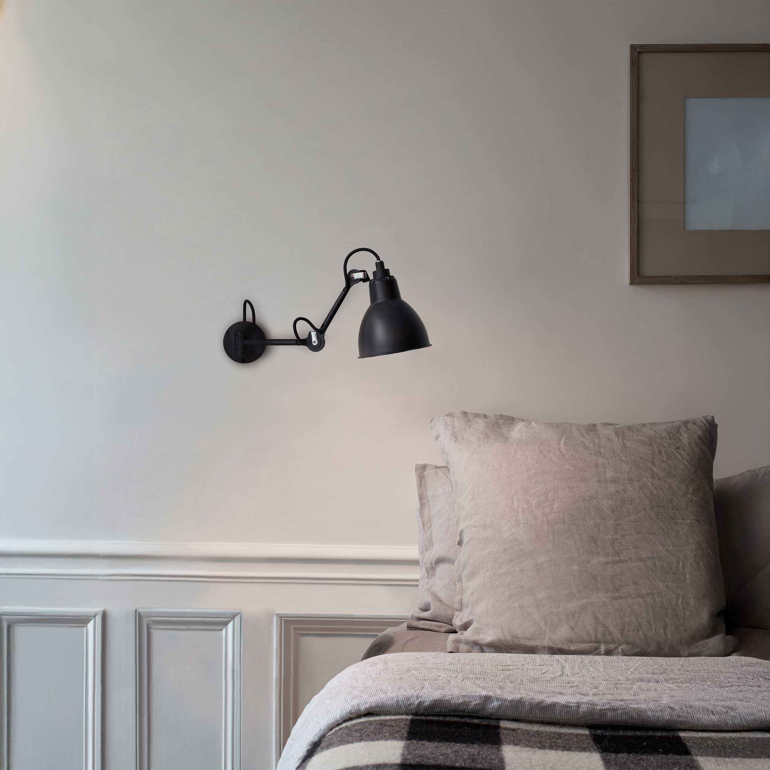 DCW éditions Lampe Gras N°204 E27 nástenné svietidlo posteľ